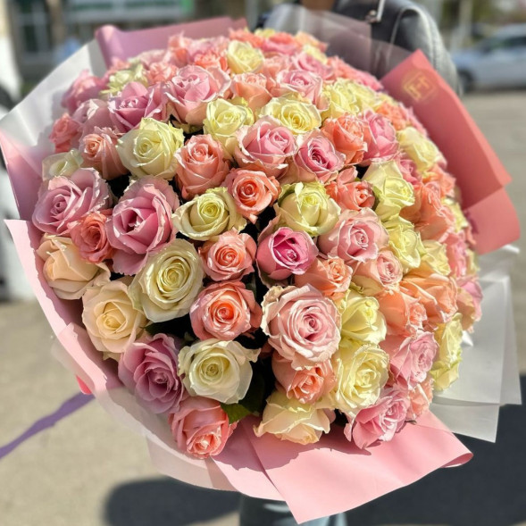 101 Роза радужный микс  в Евпатории