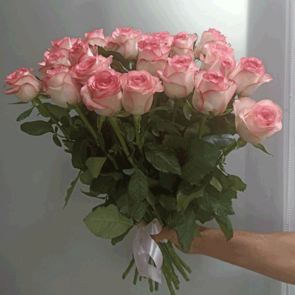 21 нежно-розовая роза, лента в Евпатории