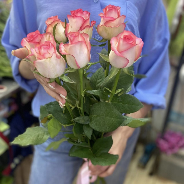 Букет 7 розовых роз в Евпатории