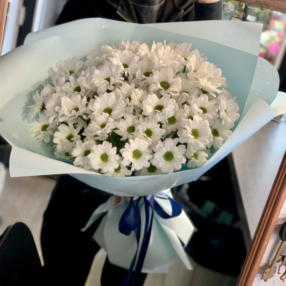 Букет 7 белых кустовых хризантем в Евпатории