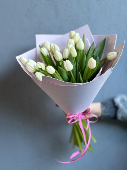 21 белый тюльпан в Евпатории