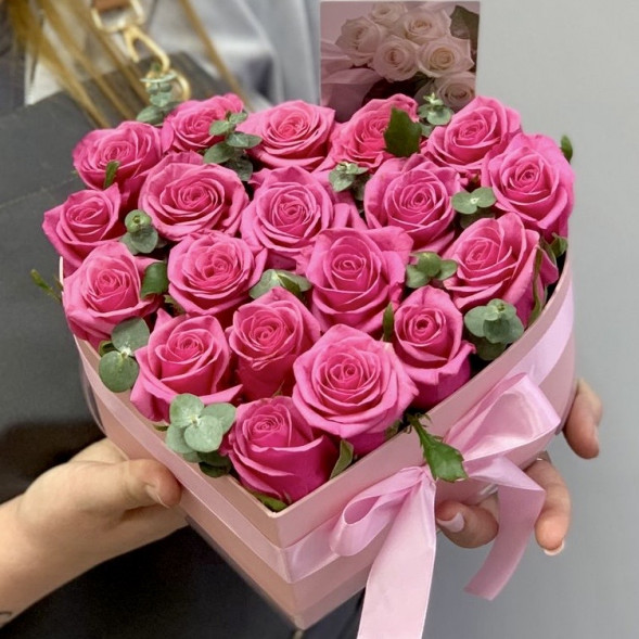 Розы в коробке «Сердце» в Евпатории