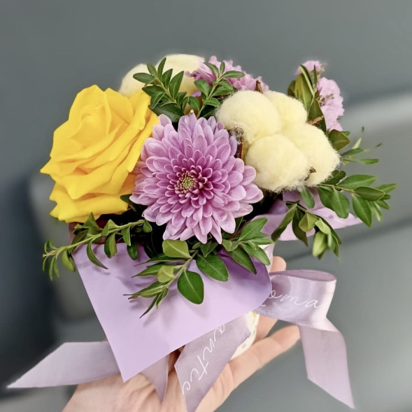 Цветы в стаканчике в Евпатории