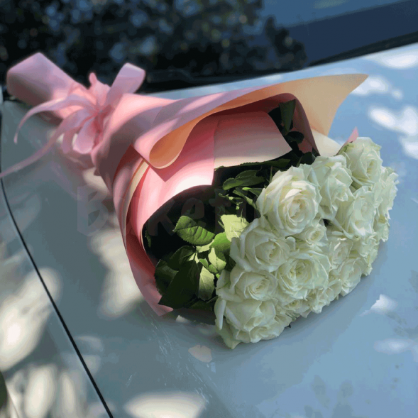 15 белых роз, лента в Евпатории