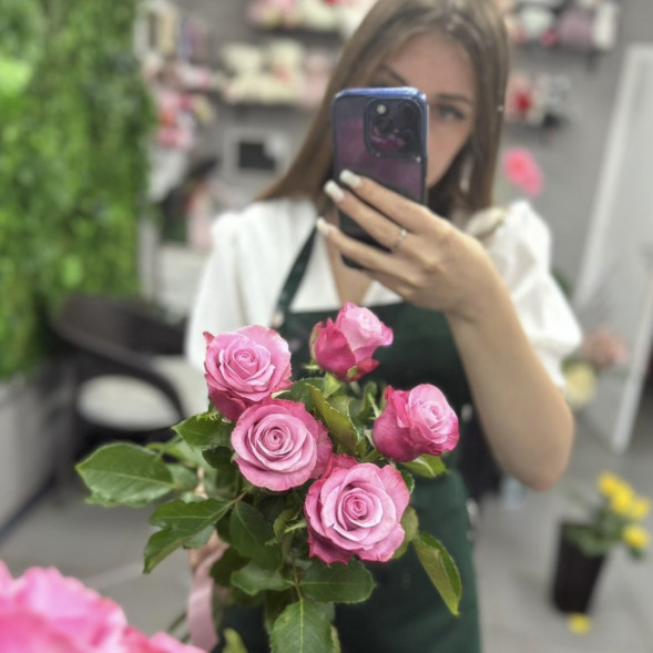 Букет 5 розовых роз в Евпатории