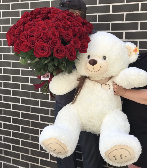 Подарочный набор из 51 красной розы и большого плюшевого мишки в Евпатории