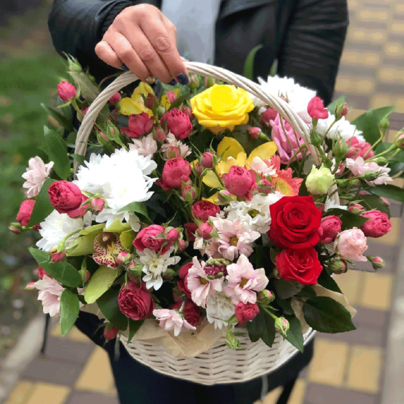 Композиция в корзине &quot;Искра счастья&quot; в Евпатории
