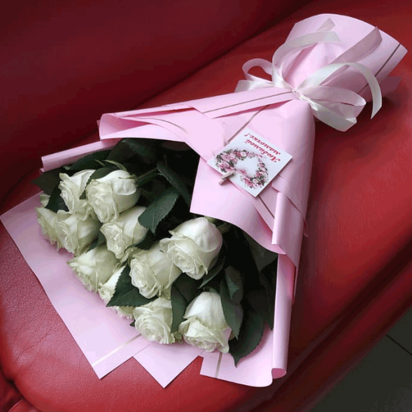 Букет 11 белых роз в упаковке в Евпатории