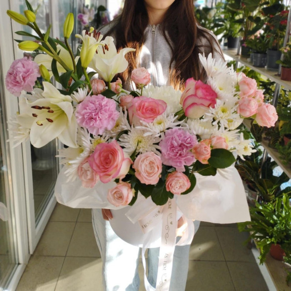 Композиция в коробке «Белый вальс»  в Евпатории